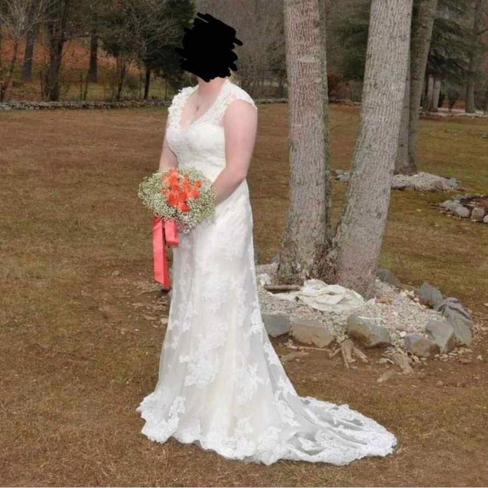 Wedding dress lace size 12 worn once ivory